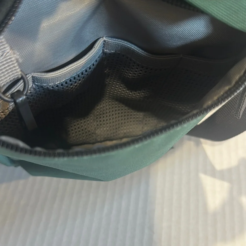 Columbia urban uplift side bag Green Black Adjustable Strap zipper inside pocket